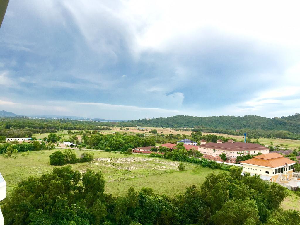 Rayong Condochain By Rainbow Ban Phe Exterior photo